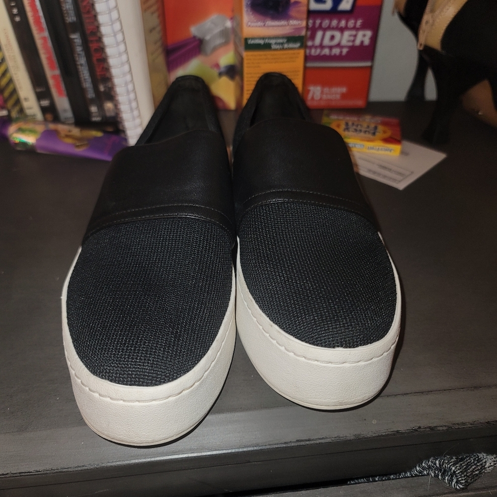 Vince Camuto Black Leather Slip Ons Sz 5.5